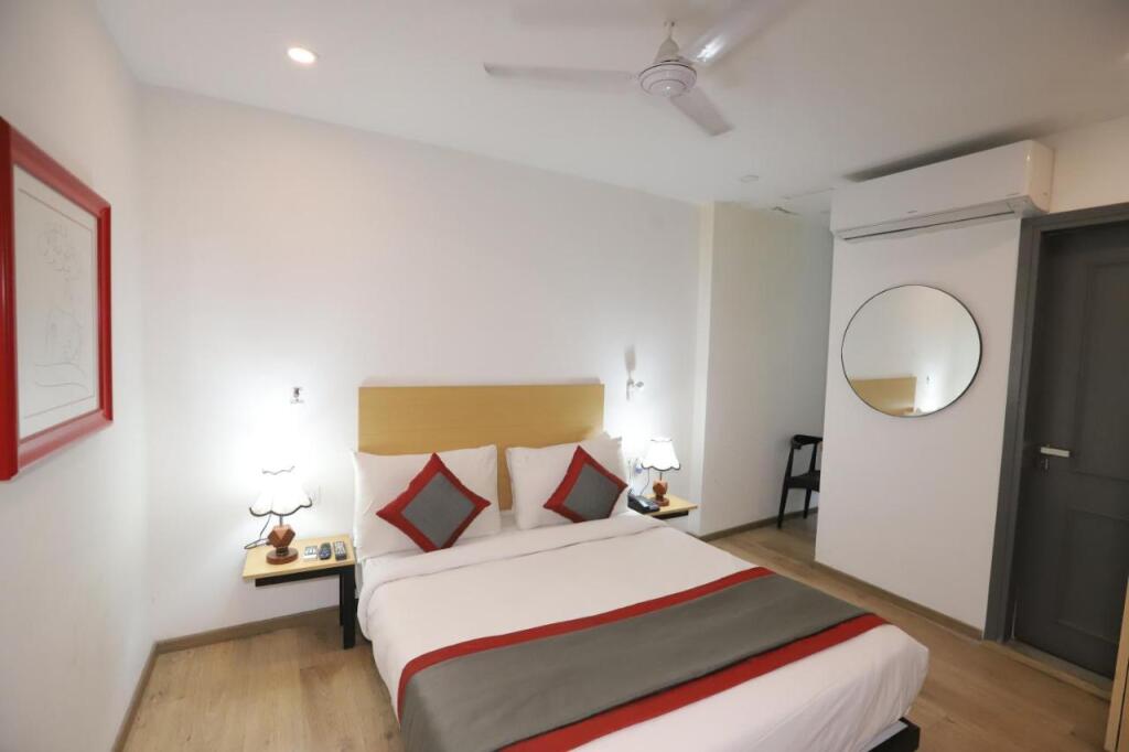 Нью-Дели: Qotel Hotel La Sarane Preet Vihar