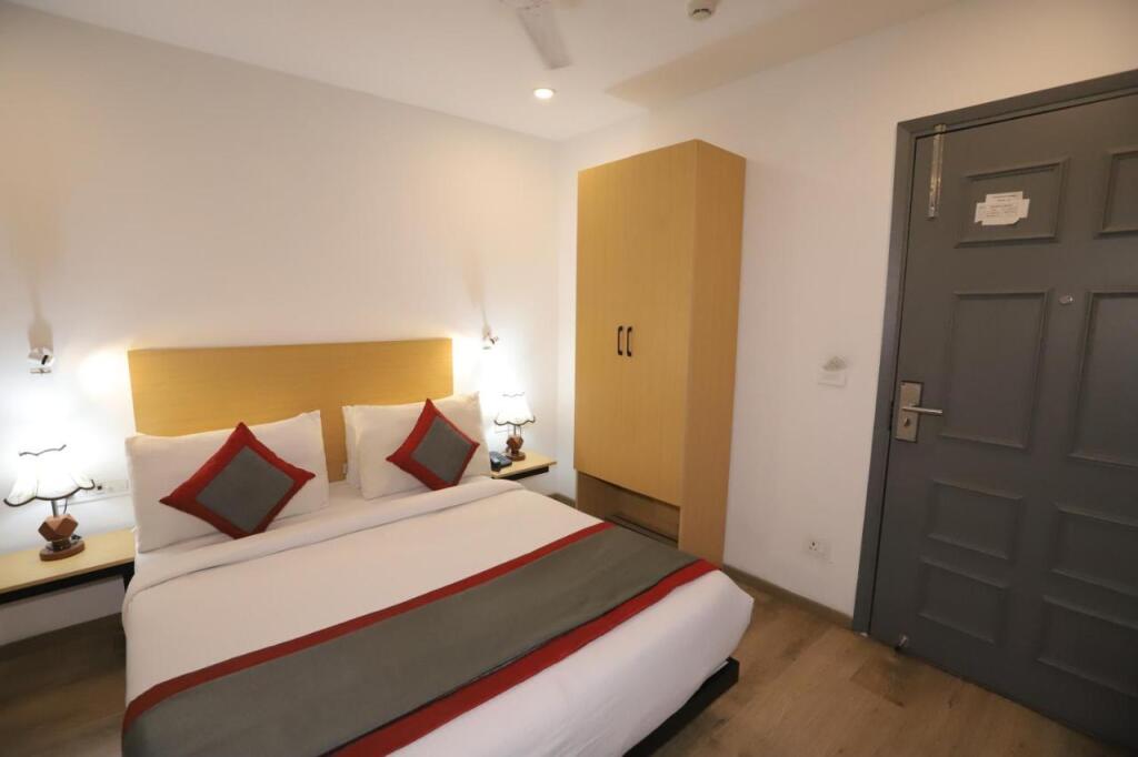 Нью-Дели: Qotel Hotel La Sarane Preet Vihar