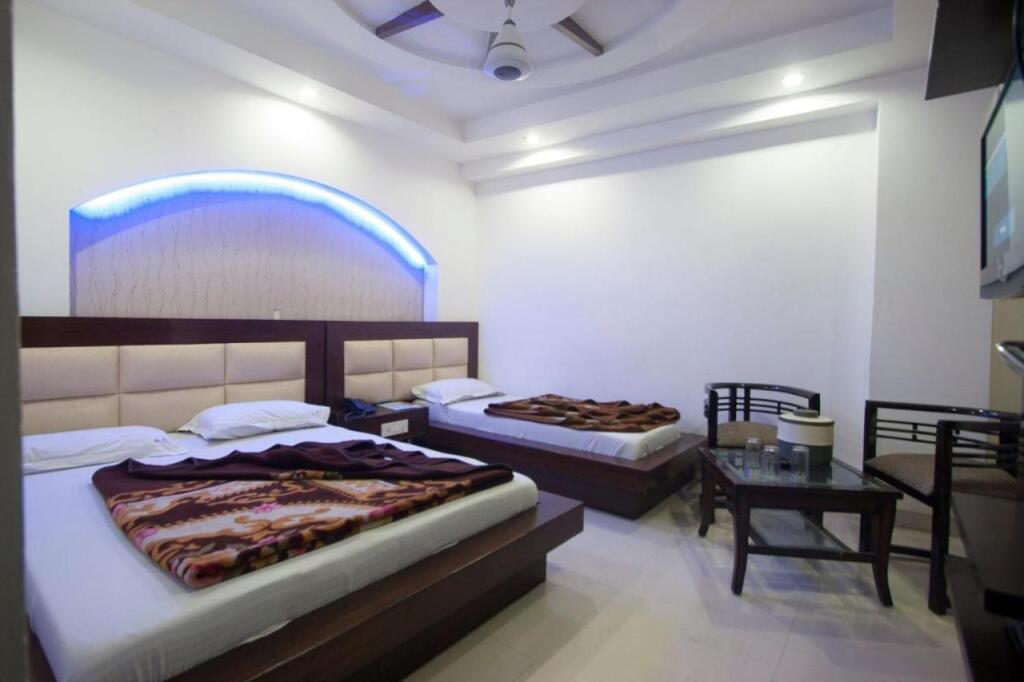 Нью-Дели: Hotel Sun old shell