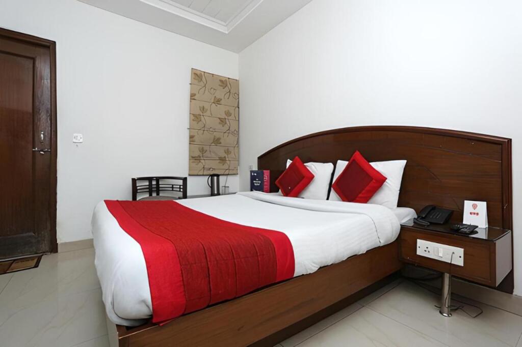 Нью-Дели: Hotel Sun old shell