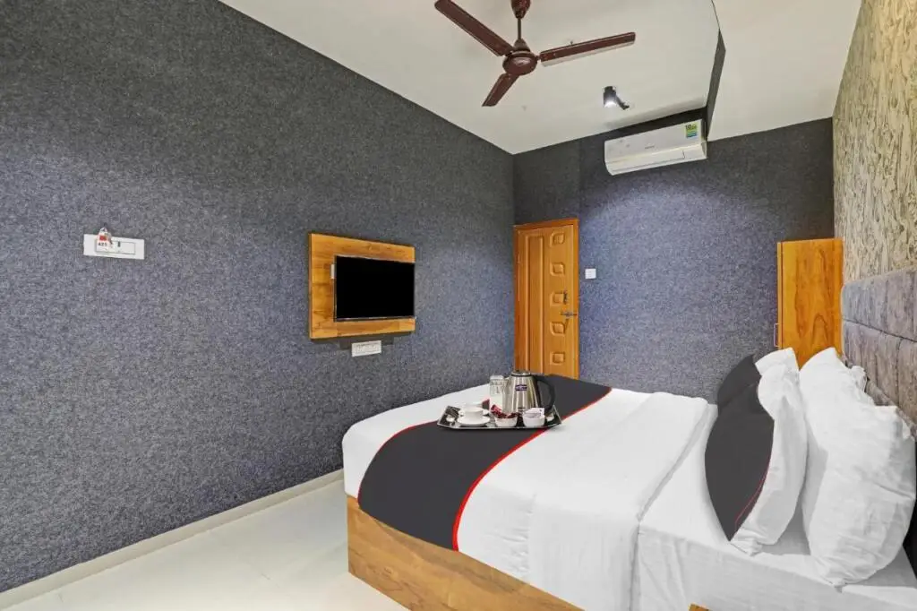 Сурат: OYO Flagship 703392 Hotel The Life