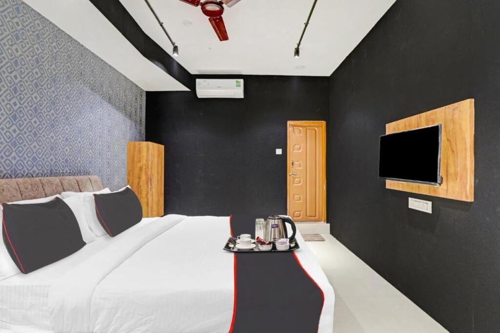 Сурат: OYO Flagship 703392 Hotel The Life