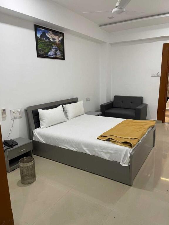 Сурат: OYO Flagship 808256 Hotel Royal Plus