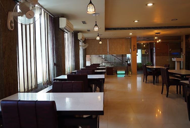 Прем-Нагар: Hotel Center Point