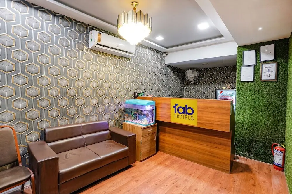 Сурат: FabHotel Crescent