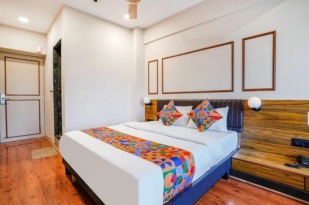 Сурат: FabHotel Crescent