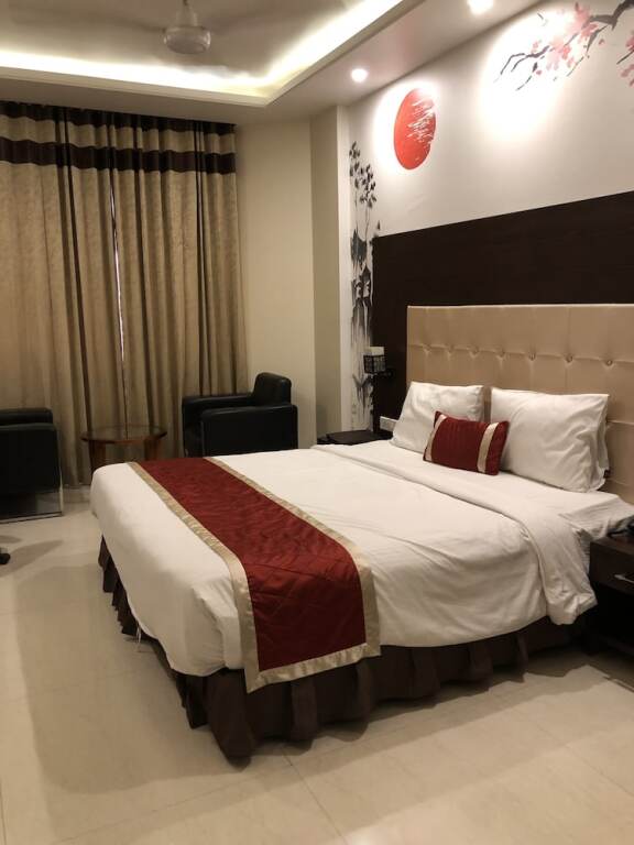Гуруграм: mizu hotel