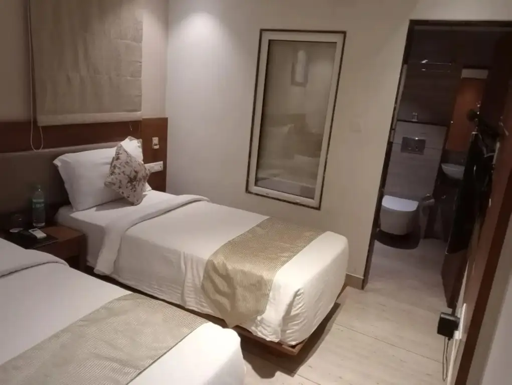 Вадодара: Hotel Blue Lagoons Manjalpur