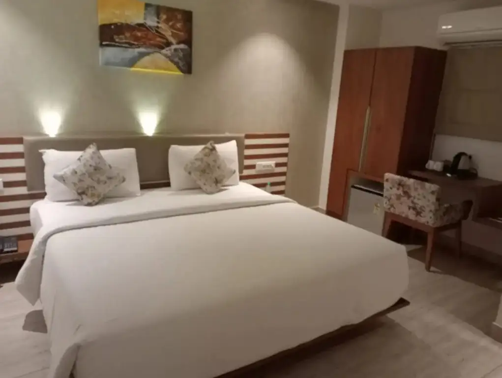 Вадодара: Hotel Blue Lagoons Manjalpur
