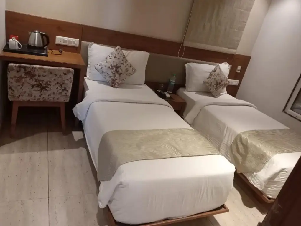Hotel Blue Lagoons Manjalpur — фото 1