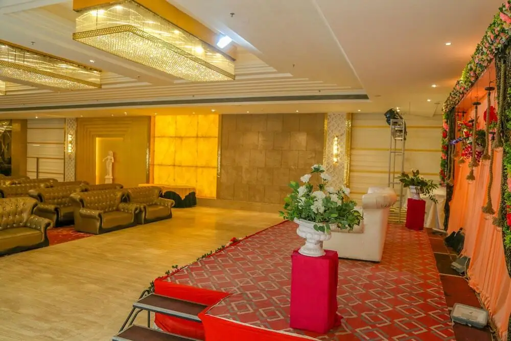 Барейлли: Four Leaf Hotel Budaun