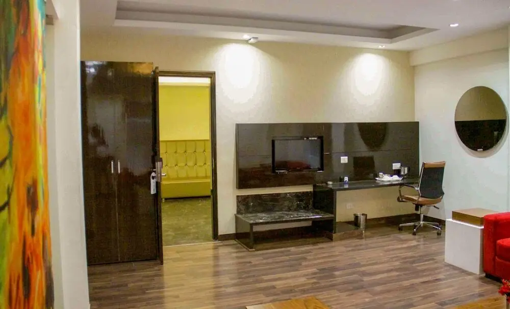 Барейлли: Four Leaf Hotel Budaun