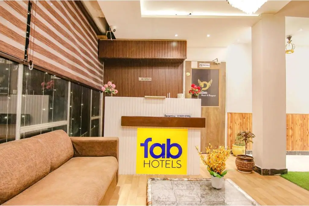 Бадди: Fabhotel The Dreams