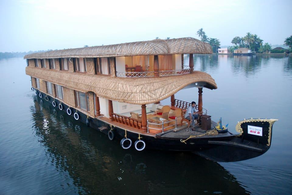 Аллеппи: Big B Houseboats