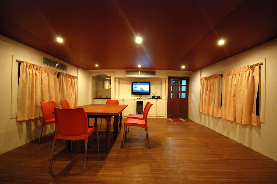 Аллеппи: Big B Houseboats