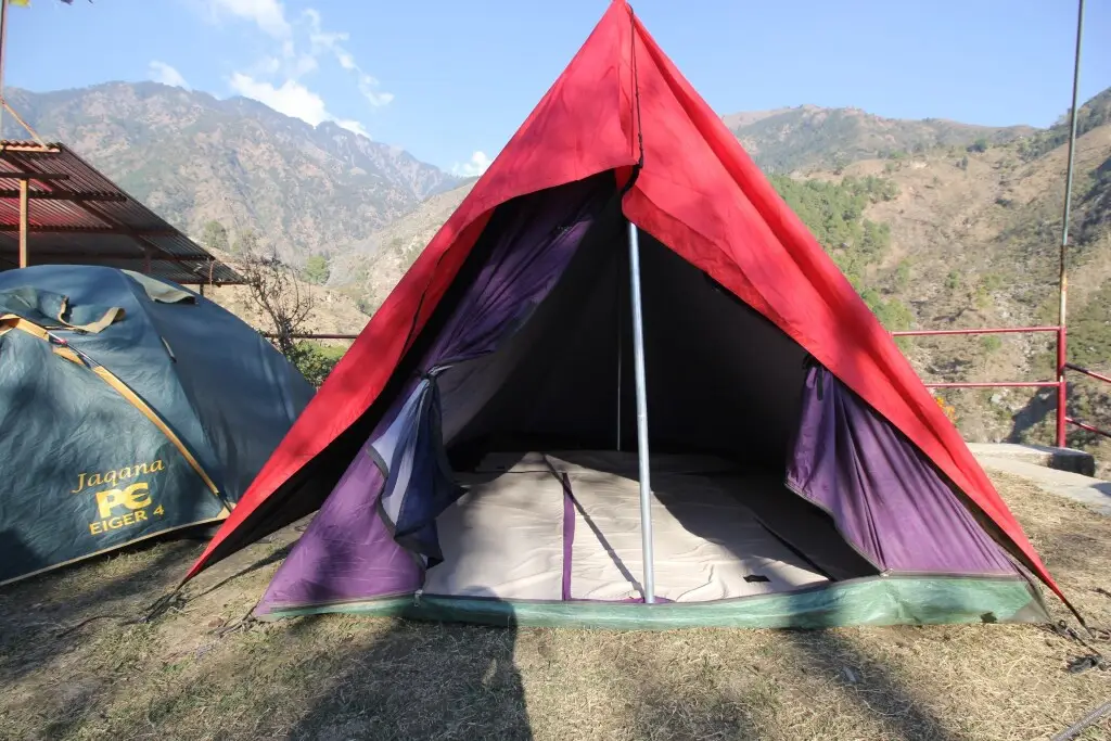 Кангра: Triund Camps Riverside Resort