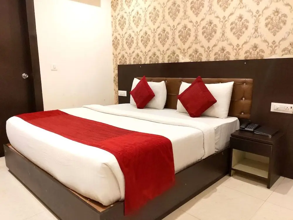 Нью-Дели: Hotel E Suites