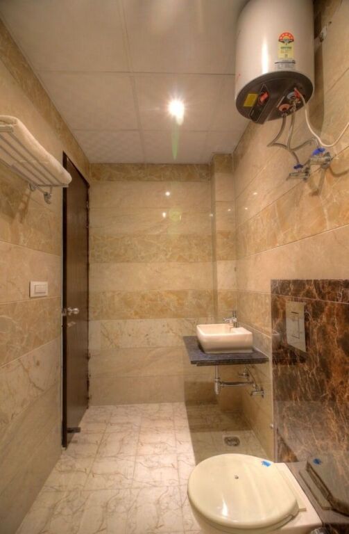 Нью-Дели: Hotel E Suites