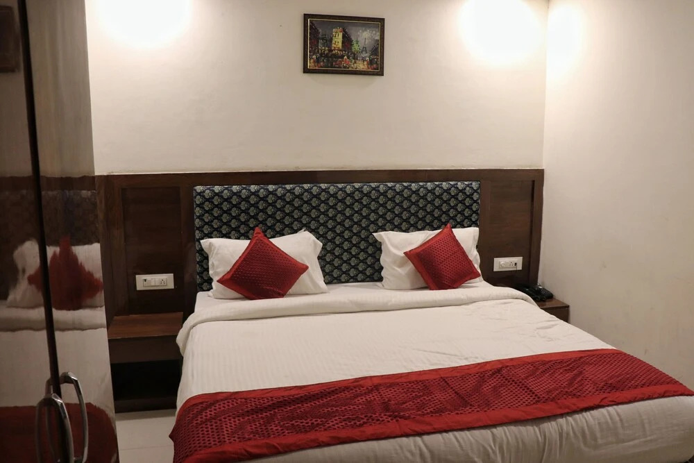 Нью-Дели: Hotel E Suites