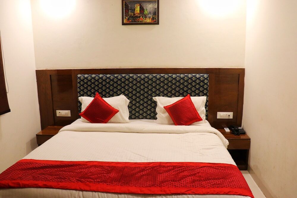 Нью-Дели: Hotel E Suites