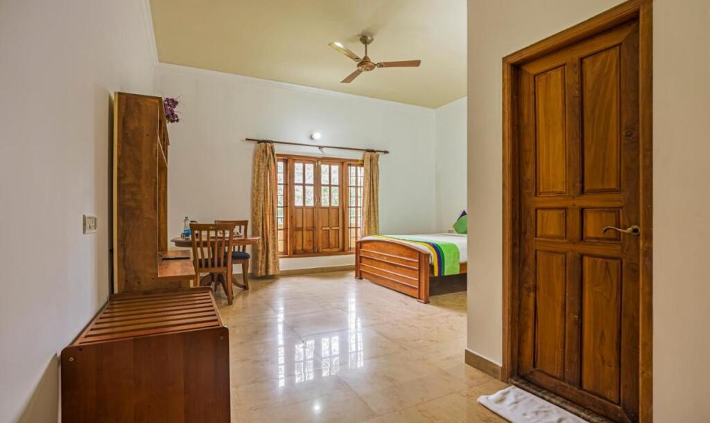 Чиннаканал: Itsy Hotels Classiyo Munnar Crown Resorts