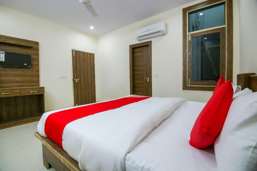 Агра: Hotel Viraj Palace by WB INN