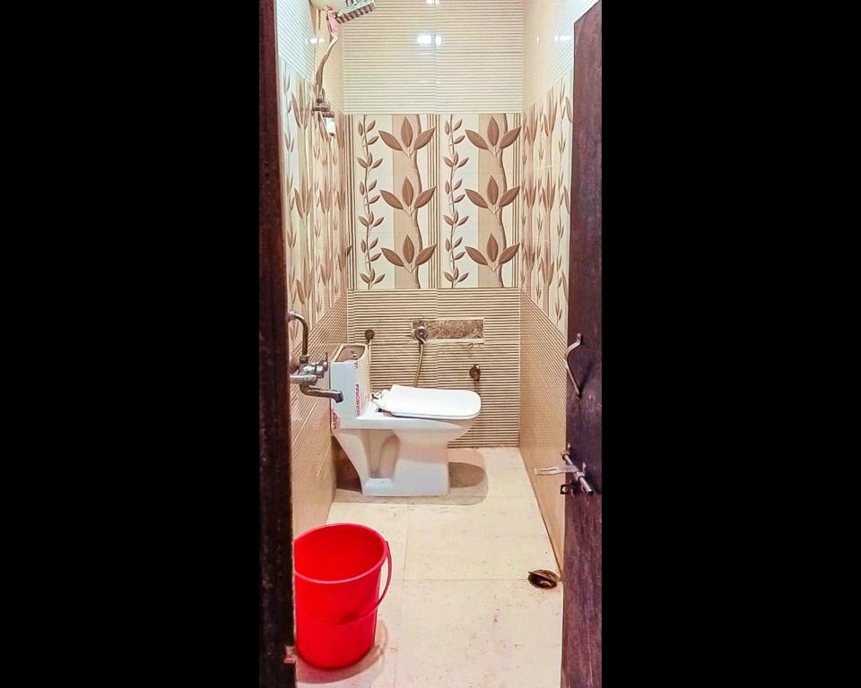 Фирозабад: Maa Peetambara Guest House & Restaurant By WB Inn