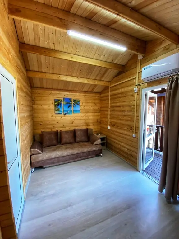 Поповка: База отдыха Sunny House