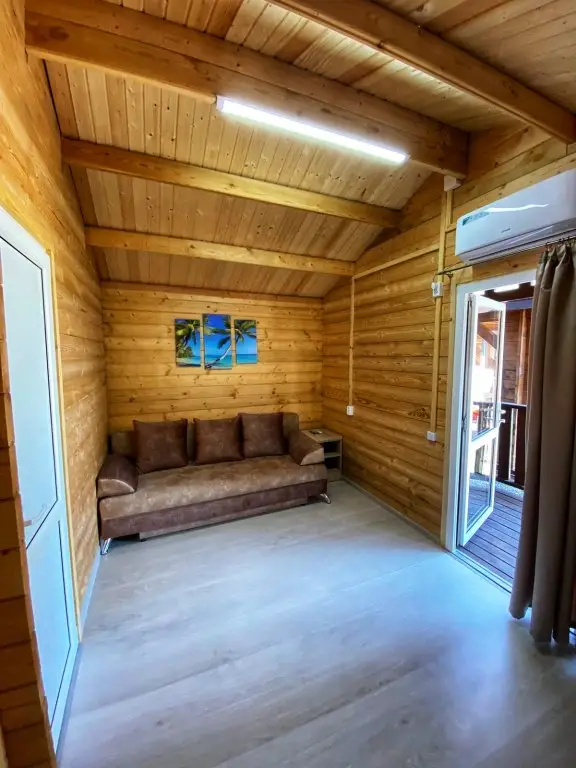 Поповка: База отдыха Sunny House