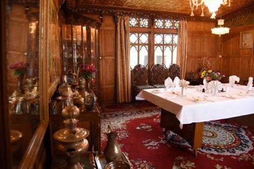 Шринагар: Prince of Kashmir Group of Houseboat
