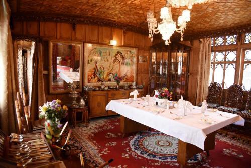 Шринагар: Prince of Kashmir Group of Houseboat