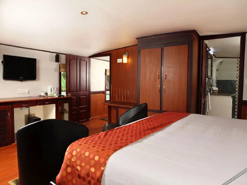 Аллеппи: Grand Nirvana Ultra Luxury House Boat