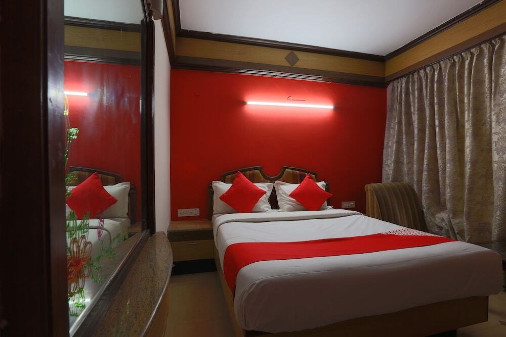 Ути: Hotel Shiv Shanti Grand