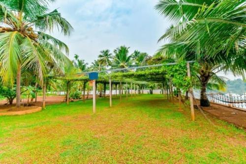 Вайпин: Manjaly Backwater Deluxe Resort