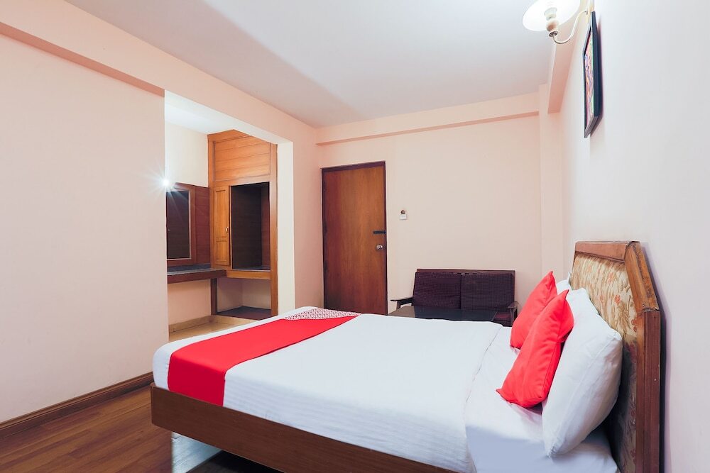 Ути: Hotel Blue Bird by OYO Rooms
