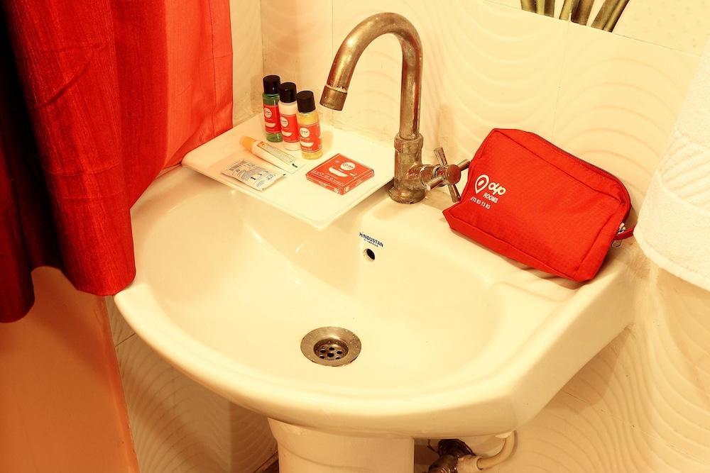 Колката: The Kolkata Hotel by OYO Rooms