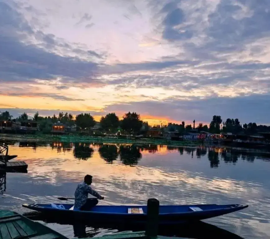 Шринагар: New minar group of houseboats