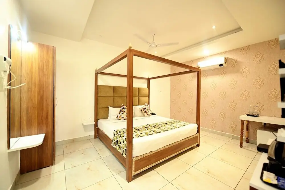 Бхопал: TGI Insignia Resort & Villa's
