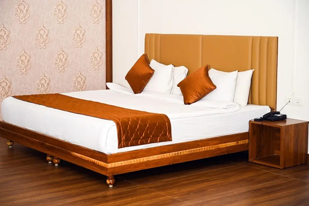 Бхопал: TGI Insignia Resort & Villa's