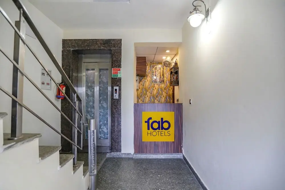 Нойда: FabHotel A&V Hospitality