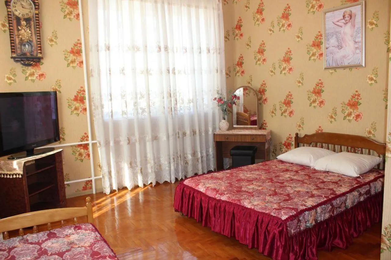Витязево: Guest house Mishel