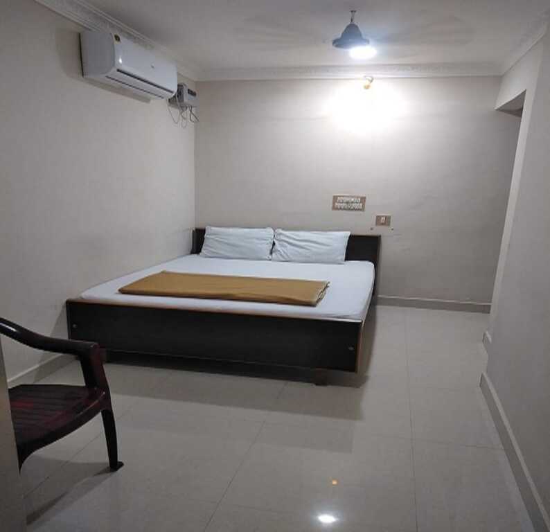 Пеннадам: Sri Sivalakshmi AC Guest House