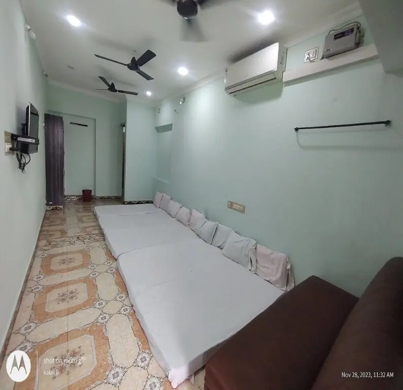 Пеннадам: Sri Sivalakshmi AC Guest House