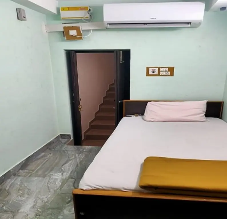 Пеннадам: Sri Sivalakshmi AC Guest House