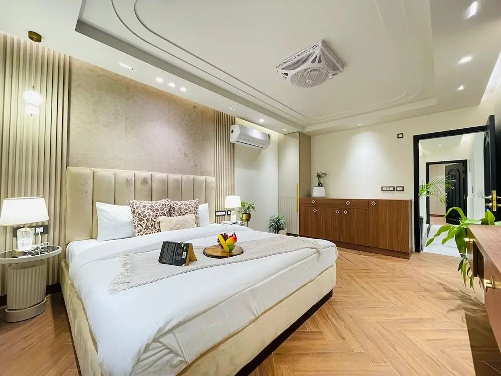 Roomshala 134 Premium Rooms Saket — фото 1