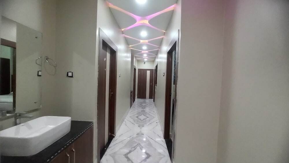Гайя: G P Guest House And Banquet Hall
