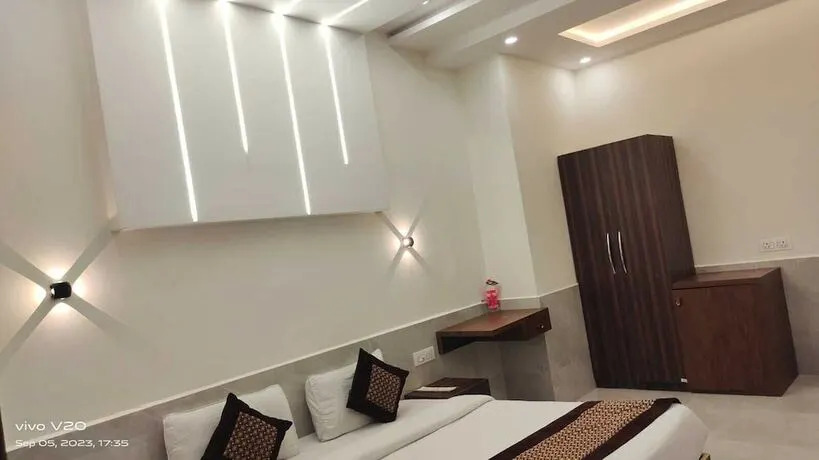 Hotel White Rock Sector 68  Sohna Road — фото 1