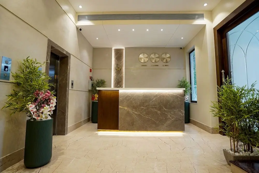 Нагпур: M2 Square by Monday Premium