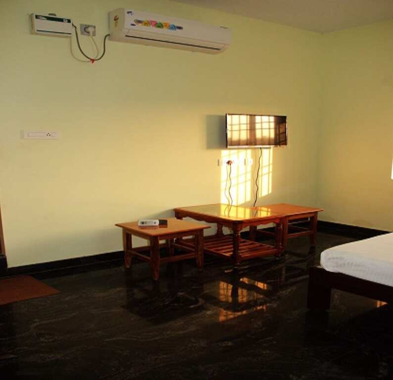 Маилам: CBR Guest House