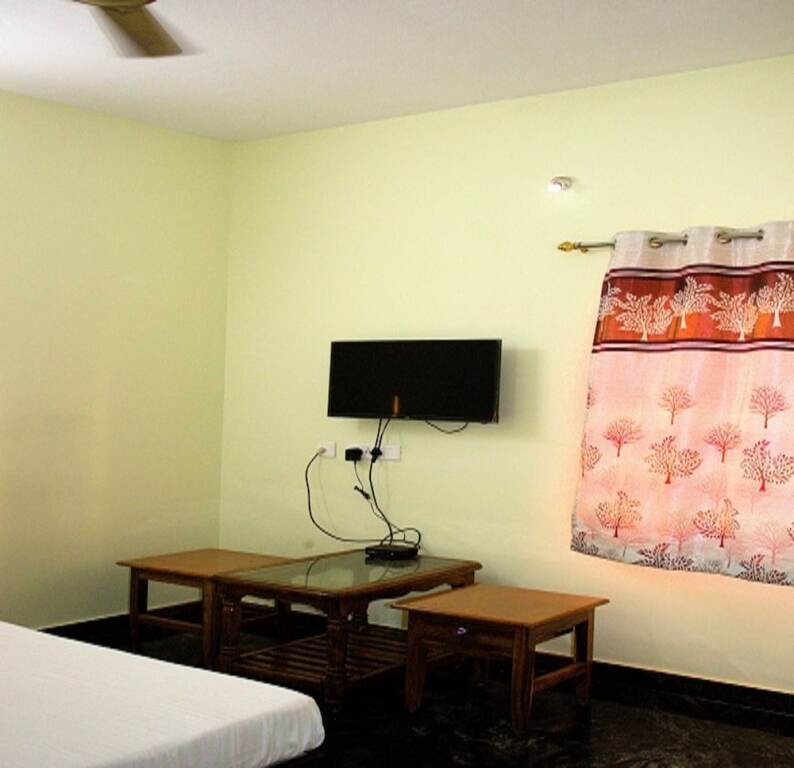 Маилам: CBR Guest House